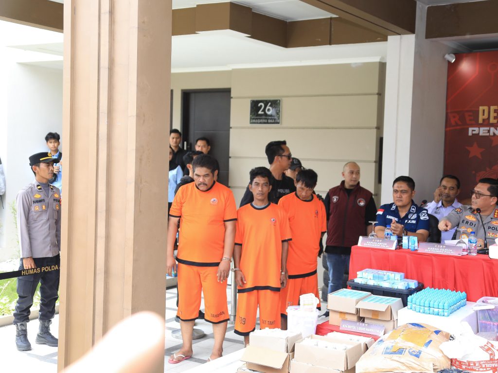 Modus Baru Pelaku Narkoba: Pabrik Ditengah Komplek Perumahan Persiapan Pesta Perayaan Tahun Baru
