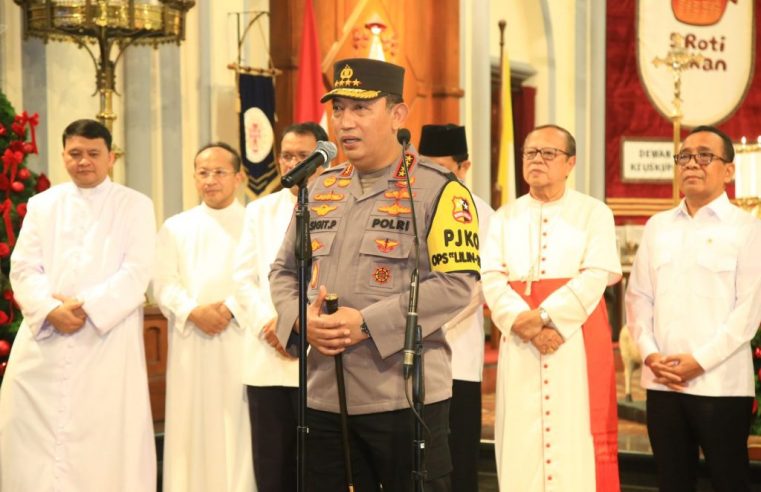 Misa Malam Natal Menkopolkam-Kapolri, Menteri Agama, Panglima TNI Sambangi Gereja Katedral Jakarta