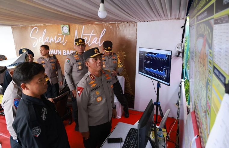 Irjend Pol Suwondo Nainggolan Kapolda DIY Mengecek Kesiapan Pos Pam Operasi Lilin Progo 2024