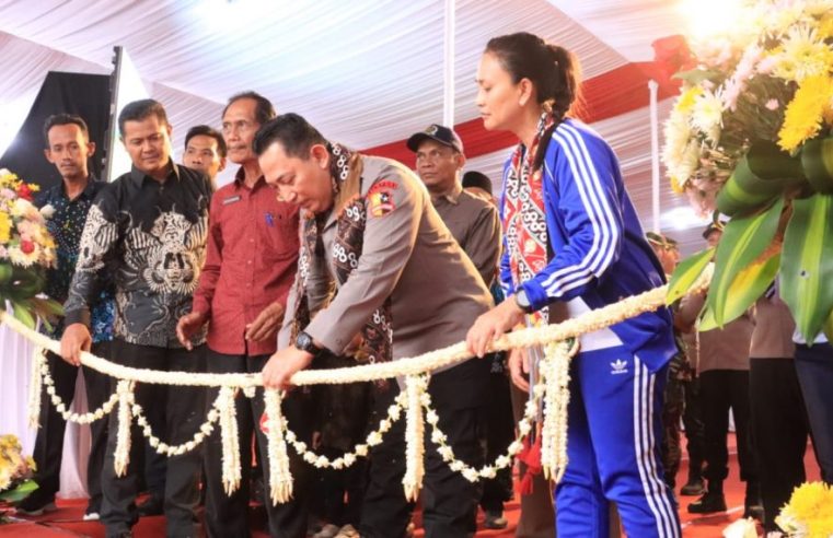 Tingkatkan Kesejahteraan Masyarakat, Kapolri Resmikan Pengerasan Jalan & Saluran Irigasi di Kulonprogo