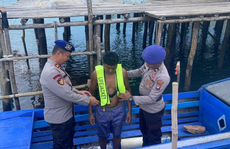 Satpolairud Polres Lingga Bagikan Life Jacket Kepada Nelayan untuk Keselamatan Saat Melaut
