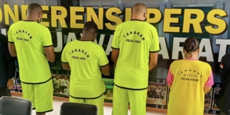 Polda Jabar Bongkar Sindikat Penipuan Online Modus Bea Cukai, 3 WNA & 1 WNI Ditangkap