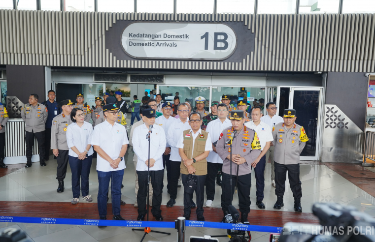 Tinjau Bandara Soetta, Kapolri Listyo Instruksikan Jajaran Rutin Patroli Pastikan Pemudik Aman-Nyaman