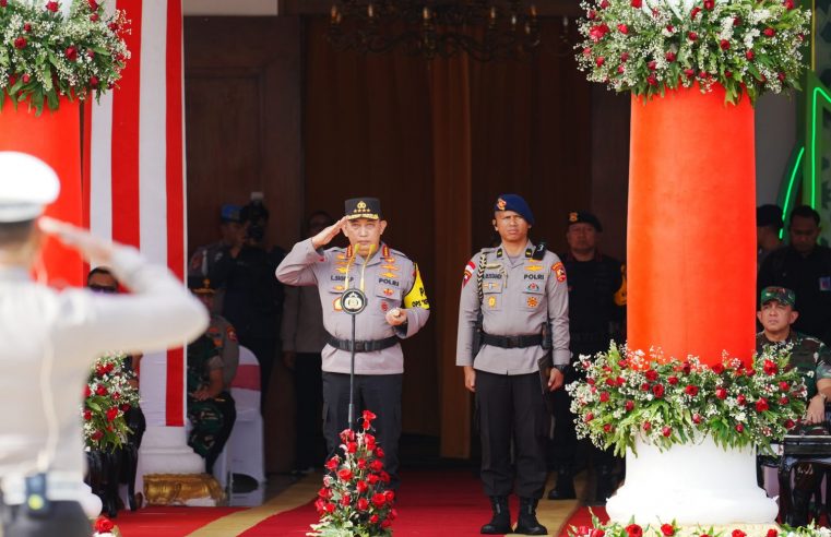 Kapolri Jenderal Listyo Sigit Prabowo Pimpin Apel Gelar Pasukan Operasi Ketupat 2025 di Surabaya