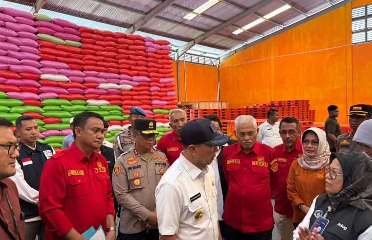 Gubernur Sultra Bersama Kapolda Sultra Sidak Pasar dan Gudang Pangan Jelang Lebaran, Pastikan Stok Serta Harga Pangan Aman