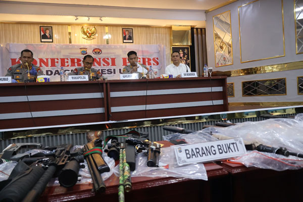 Saat Gelar Operasi di Minahasa Tenggara, Tim Gabungan Kepolisian Amankan 10 Pelaku Pembawa Senjata Tajam & Senjata Angin Tanpa Izin