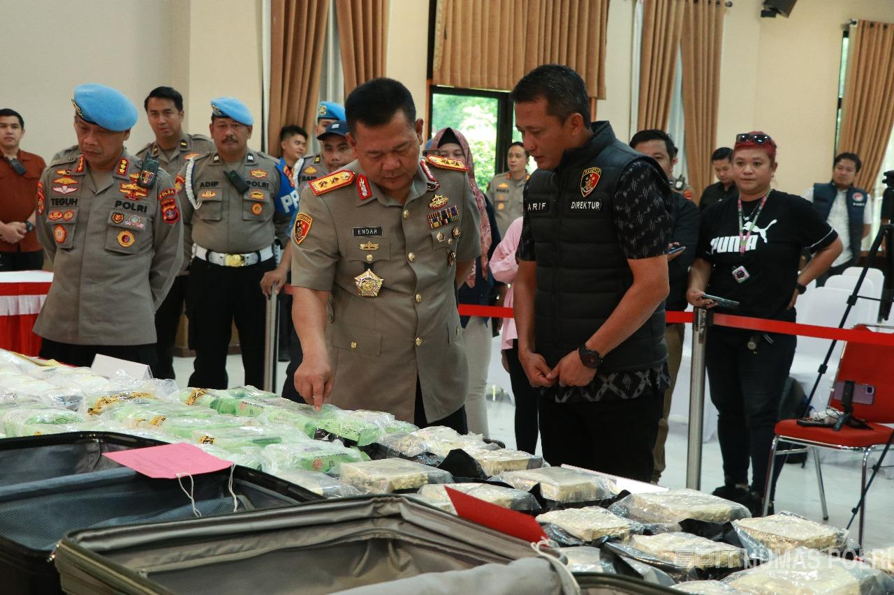 Polda Kaltim Ungkap Peredaran Narkoba di Samarinda-Balikpapan, 8 Jadi Tersangka BB 35.5 Kg Sabu Disita