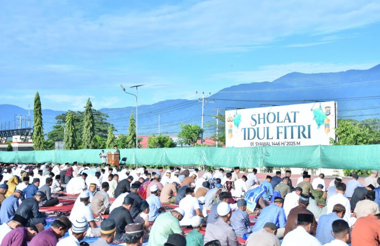 Momen Kebahagiaan, Kapolda Sulteng Gelar Shalat Idul Fitri Bersama Masyarakat Kota Palu