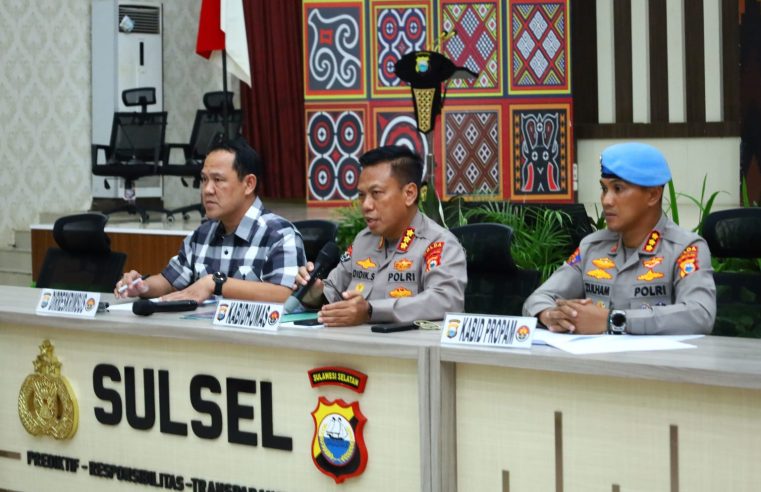 Polda Sulsel Gelar Konferensi Pers Terkait Kasus Penipuan Online, 40 Terduga Pelaku Diserahkan Petugas Kodam XIV Hasanuddin