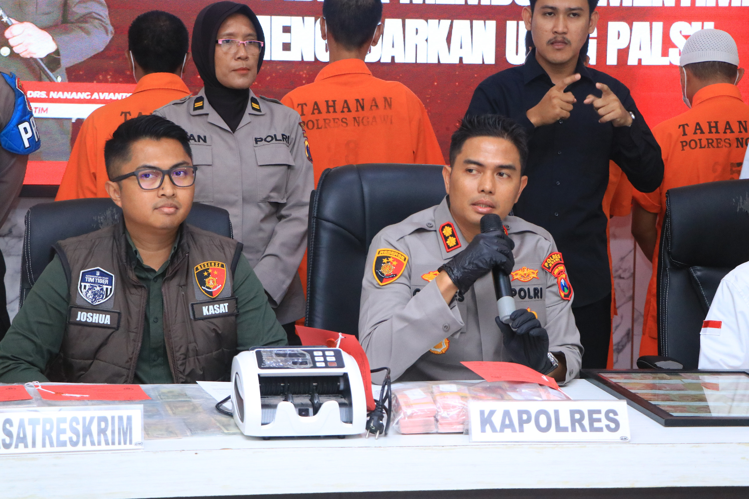 Polres Ngawi Berhasil Amankan 5 Orang Tersangka Pengedar Uang Palsu Lintas Provinsi