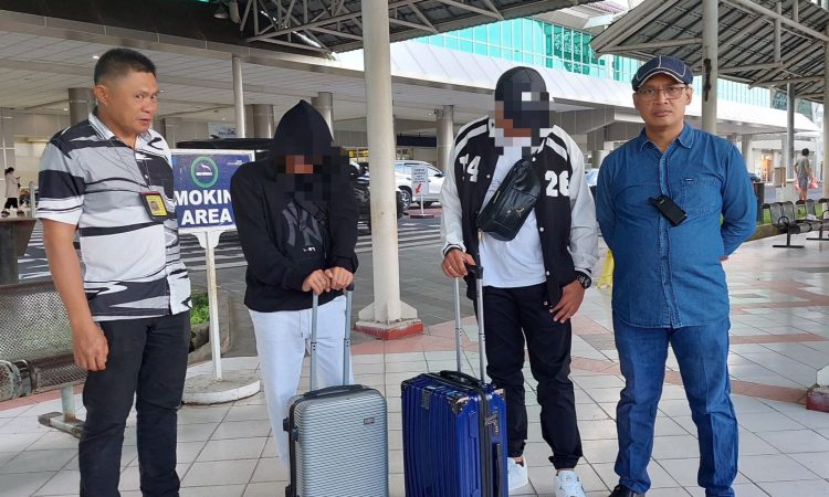 Personil Polsek Bandara Sam Ratulangi Amankan 2 Pemuda Diduga Akan Bekerja Sebagai Admin Judi Online di Kamboja