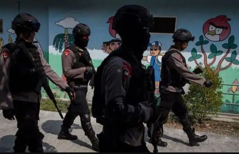 Densus 88 Tangkap Anggota Kelompok Teroris Online Afiliasi ISIS Di Kabupaten Gowa