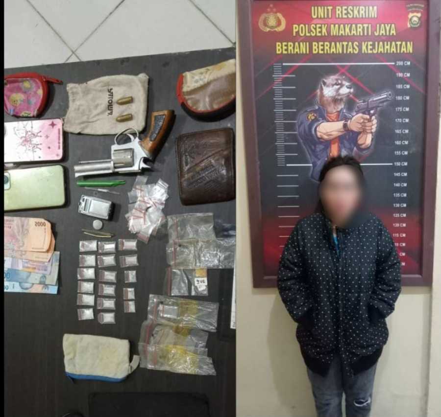 Tertangkap di Tengah Malam, Anisa IRT di Banyuasin Kedapatan Simpan 17 Paket Sabu & Senpi Rakitan