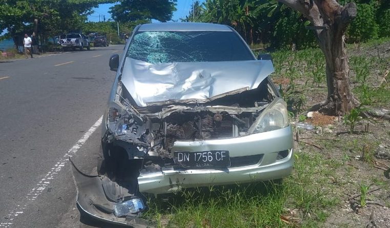 Hendak Menyalip, Pengendara Motor Tewas Tabrak Mobil Kijang di Jalur Luwuk – Batui, Polisi Olah TKP