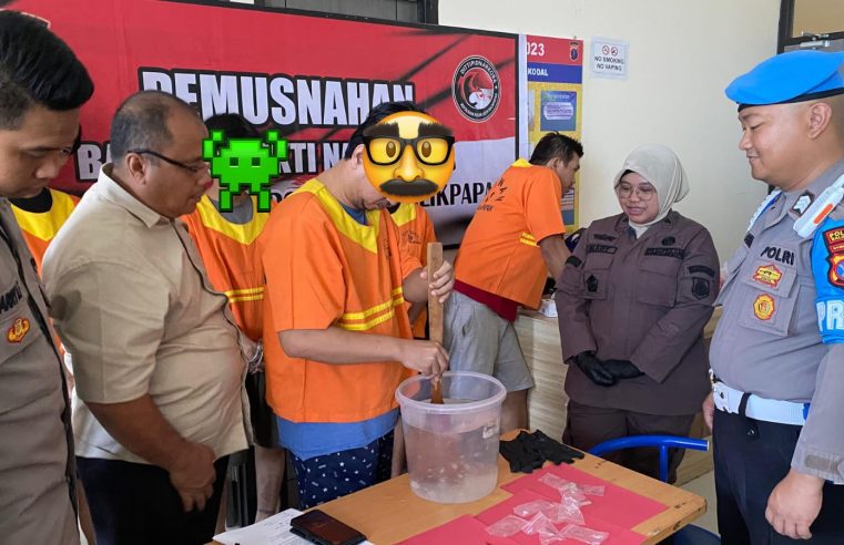 Satresnarkoba Polresta Balikpapan Lenyapkan Ratusan Gram Sabu, Disita dari Lima Tersangka