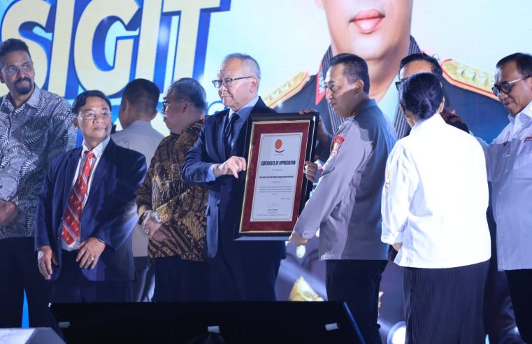 Kapolri Terima Penghargaan dari ITUC-AP, Tegaskan Komitmen Polri Kawal Kesejahteraan Buruh Serta Stabilitas Industri