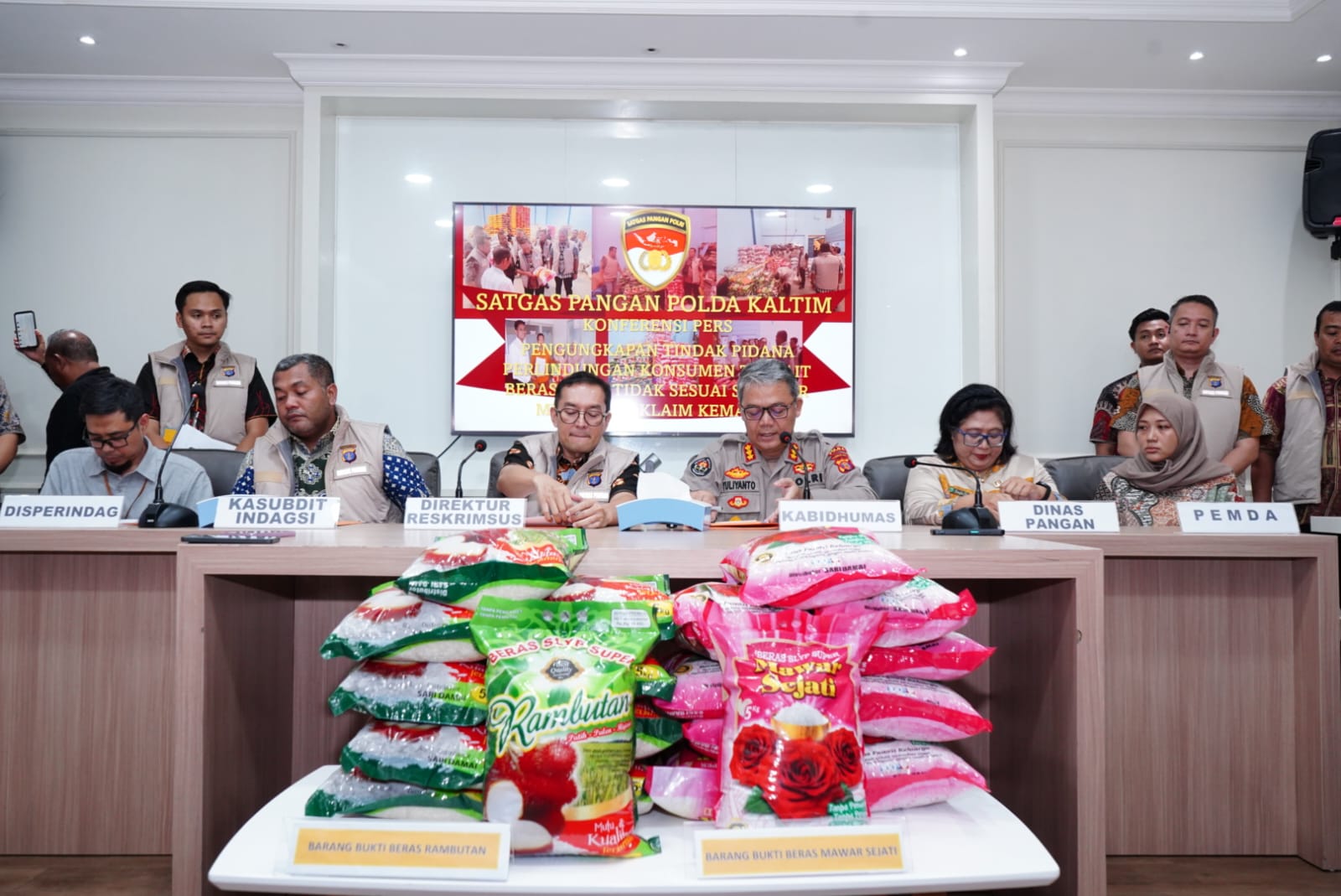 Gelar Konferensi Pers, Polda Kaltim Sampaikan Pengungkapan Kasus Temuan Beras Premium Oplosan Dilakukan H. MA