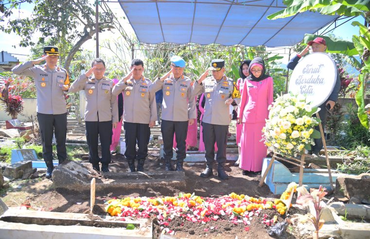 Gugur Saat Menjalankan Tugas Negara, Bripka Cecep diberikan Kenaikan Pangkat Luar Biasa Anumerta