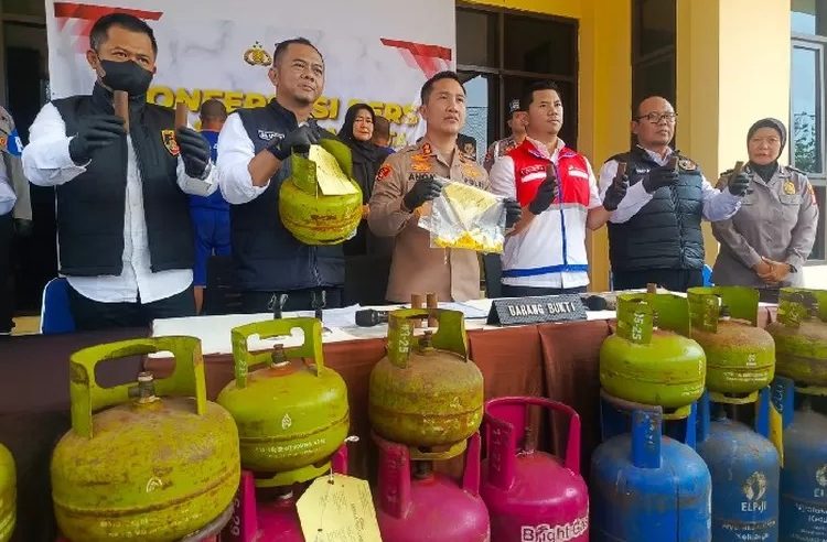 Polres Purwakarta Ungkap Kasus Pengoplosan Gas LPG, 3 Tersangka Diamankan