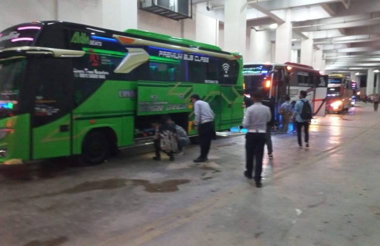 Pengamanan Nasional! Bus Rombongan Dekranas Diberangkatkan Menuju IKN dengan Kawalan Ketat
