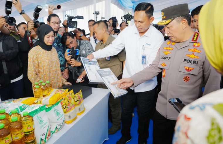 Kapolri Jenderal Listyo Hadiri Kick Off GPM Serentak se-Indonesia, 2.424 Ton Beras SPHP Disalurkan ke Masyarakat Hari Ini