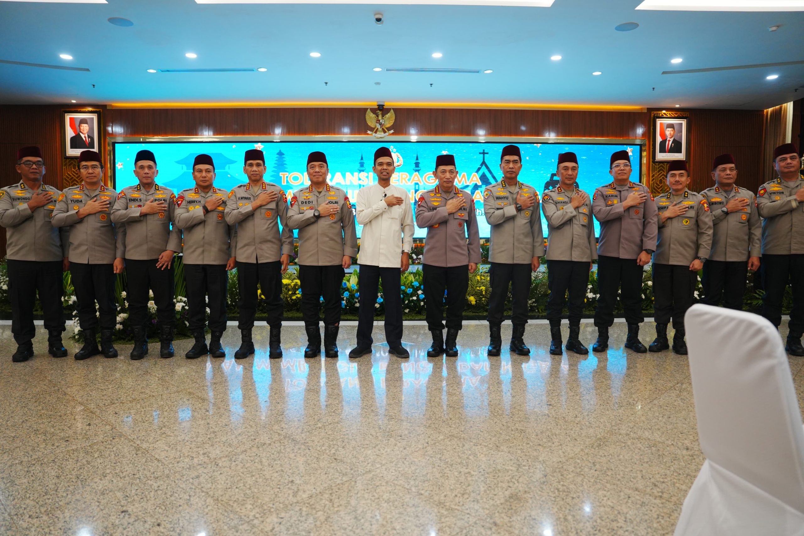 Kapolri dan UAS Sepakat Perkuat Hubungan Polri dengan Masyarakat