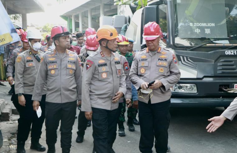 Irjen Pol Nanang: Proses Evakuasi Korban Runtuhnya Ponpes Al Khoziny Terus Berlanjut, Polda Jatim Siapkan Posko Data Identitas Korban