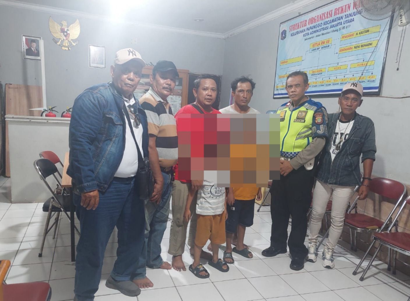 Polisi Selamatkan Dua Anak Kecil yang Berjalan di Atas Tol Wiyoto Wiyono