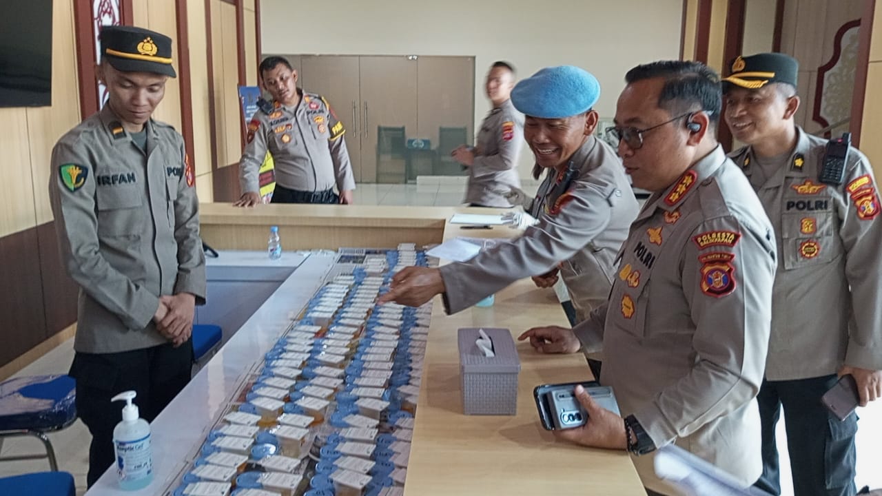 Polresta Balikpapan Gelar Tes Urine Rutin untuk Pembersihan Internal, 250 Alat Siap Digunakan