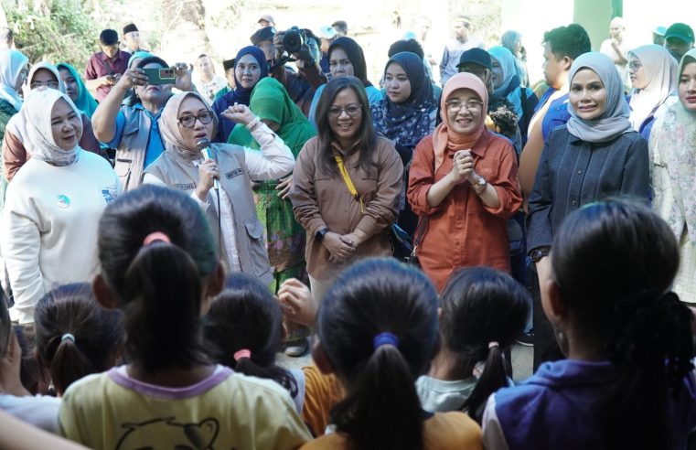 Anak-anak Korban Banjir Tetap Bersemangat, Hak Pendidikan Dijamin Menteri PPPA