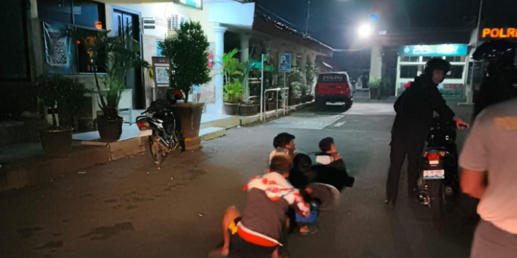 Tawuran Dini Hari di Jalan Diponegoro Cirebon Dibubarkan Polisi, Enam Orang Diamankan