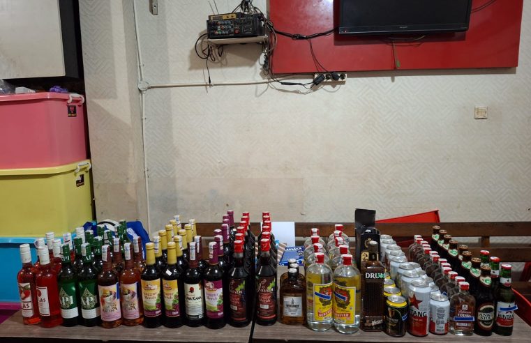 Penertiban Miras Ilegal di Jayapura: Sat Resnarkoba Amankan Dua Pelaku dan 385 Barang Bukti