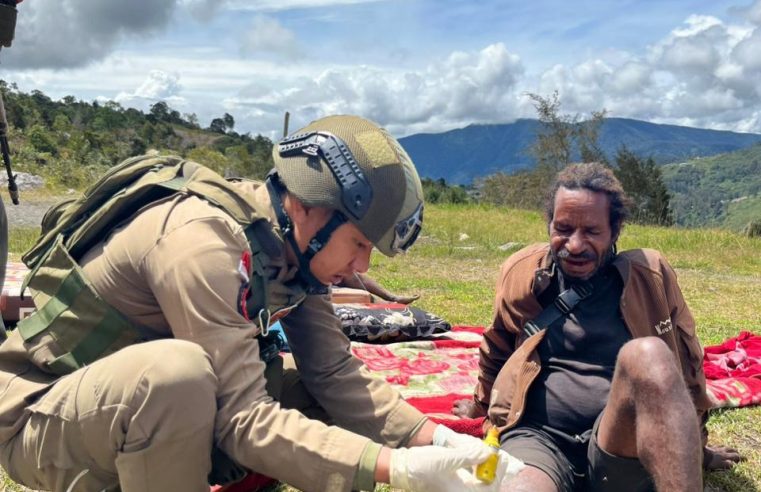 Patroli Gabungan Dibarengi Pelayanan Kesehatan, Upaya Satgas Bangun Kepercayaan Masyarakat