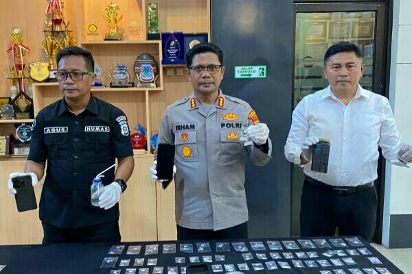 Amankan Dua Tersangka, Polresta Manado Sita 60 Paket Sabu dan Alat Hisap