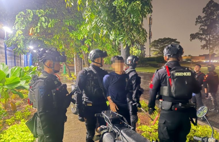 Cegah Kerusuhan, Polisi Amankan Senjata Tajam dan Motor Saat Razia di Cikarang