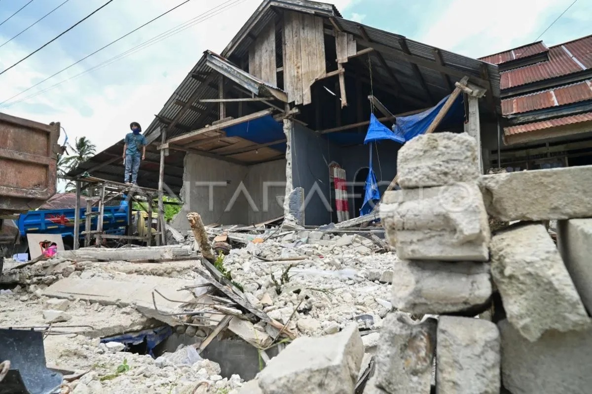 BNPB: Sulawesi Tengah Tetapkan Tanggap Darurat, Ribuan Warga Terdampak Gempa 6,7 Magnitudo