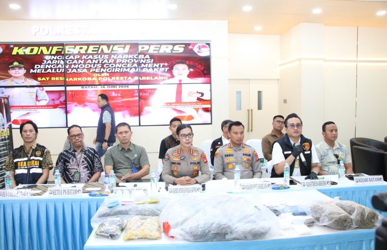 Bersama Bea Cukai, Polresta Barelang Tangkap Pengirim Sabu Antarprovinsi
