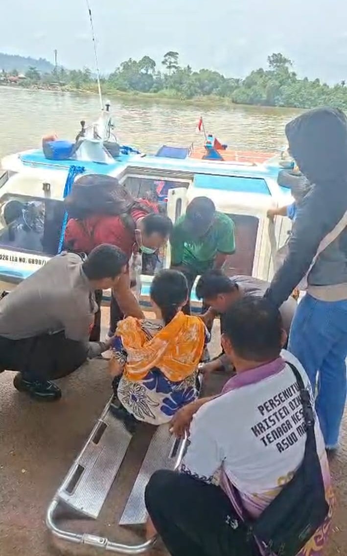 Kehadiran Polri: Polres Malinau Bantu Pasien Dirujuk ke Tarakan Agar Perjalanan Aman