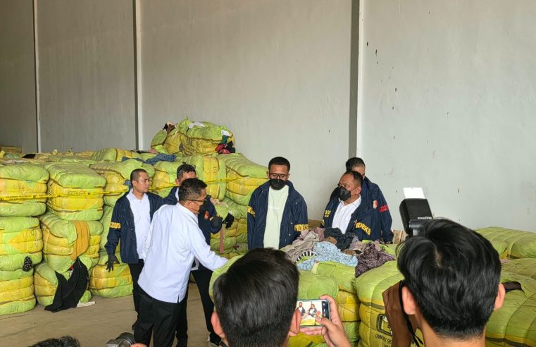 Pakaian Bekas Ilegal Senilai Rp.15 Miliar Disita Polri di Subang Jabar